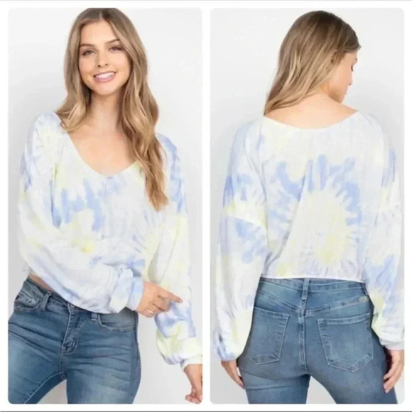 Tops - BNWT Tie-Dye Long Sleeve Crop Top